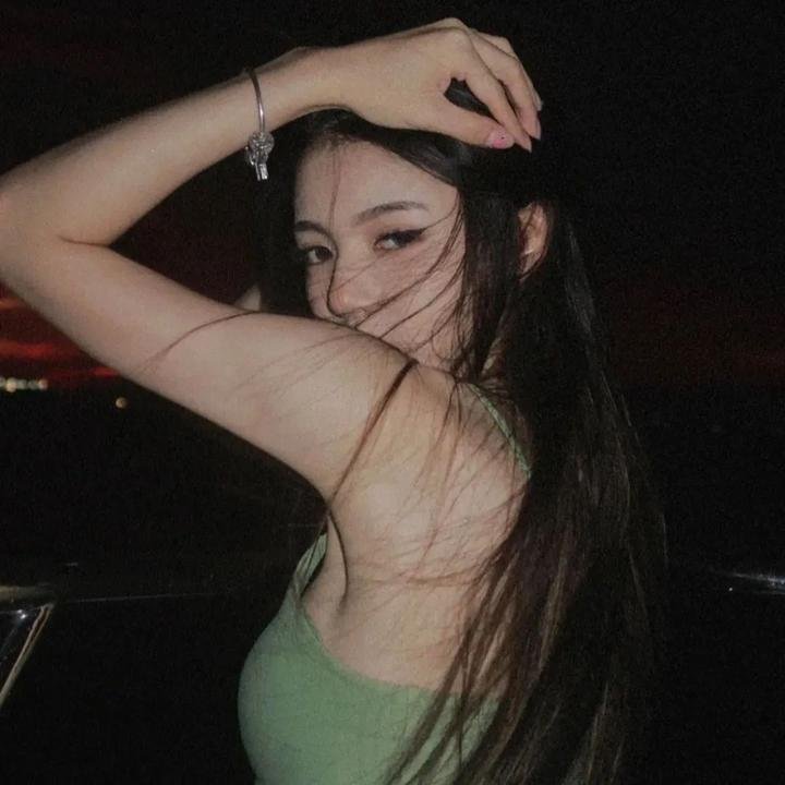 皮裘大衣女人